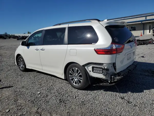 5TDYZ3DC3JS959776 2018 TOYOTA SIENNA - Image 2