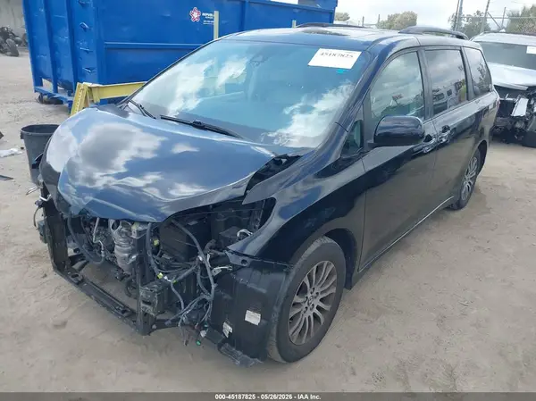 5TDYZ3DC3JS963388 2018 TOYOTA SIENNA - Image 2