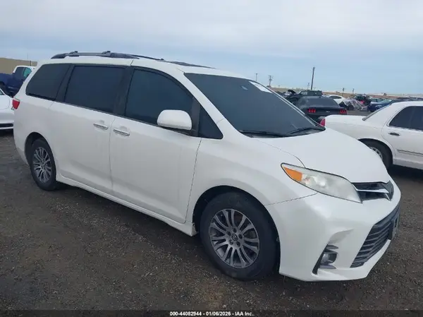 5TDYZ3DC3JS964850 2018 TOYOTA SIENNA - Image 1