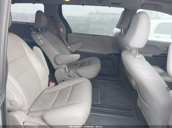 5TDYZ3DC3JS964850 2018 TOYOTA SIENNA - Image 8