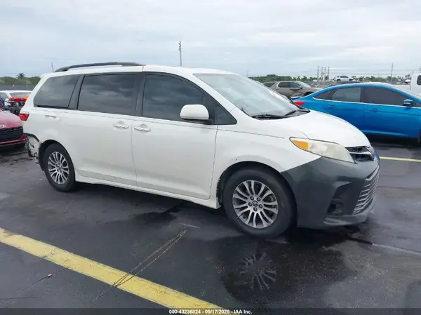 5TDYZ3DC3JS965061 2018 TOYOTA SIENNA - Image 1