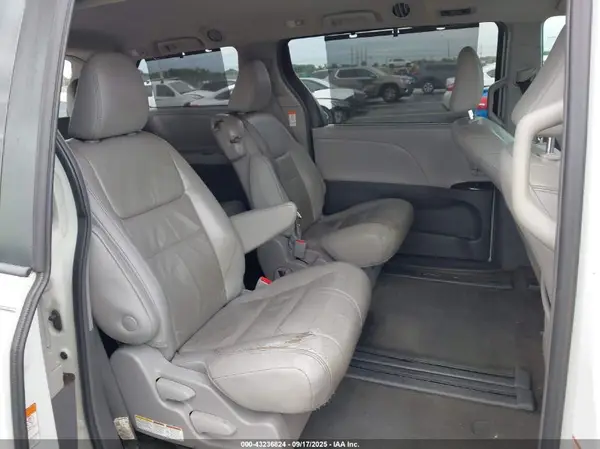 5TDYZ3DC3JS965061 2018 TOYOTA SIENNA - Image 8