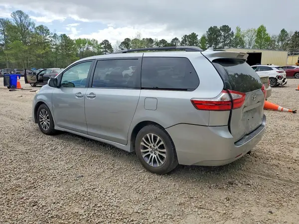 5TDYZ3DC3KS001982 2019 TOYOTA SIENNA - Image 2