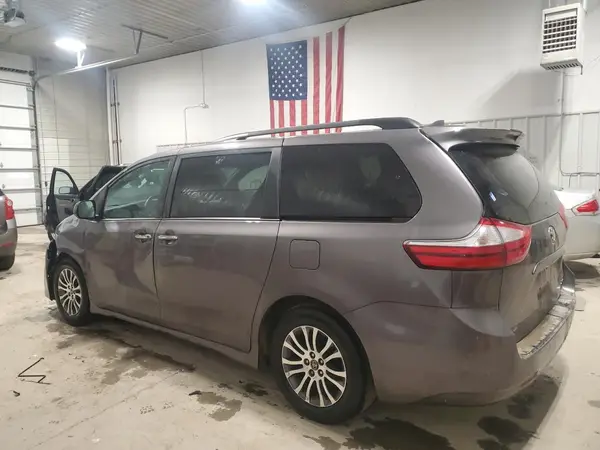 5TDYZ3DC3KS005207 2019 TOYOTA SIENNA - Image 2