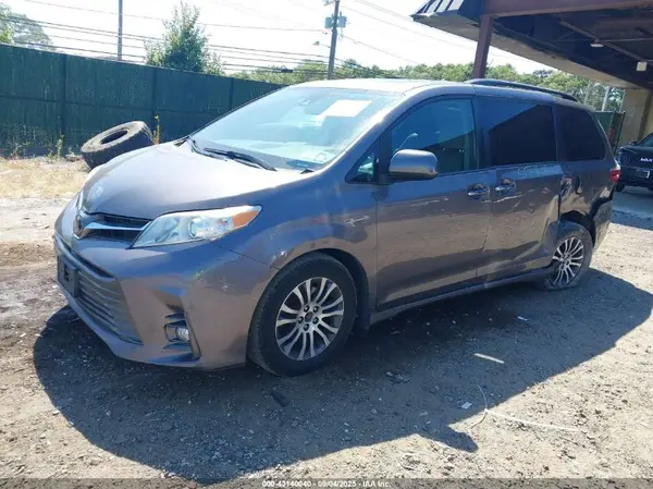 5TDYZ3DC3KS005840 2019 TOYOTA SIENNA - Image 2