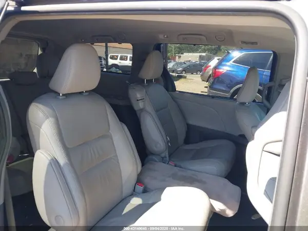 5TDYZ3DC3KS005840 2019 TOYOTA SIENNA - Image 8