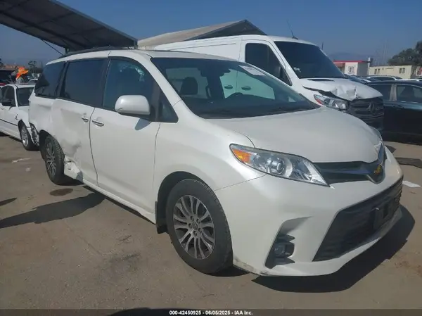 5TDYZ3DC3KS020483 2019 TOYOTA SIENNA - Image 1
