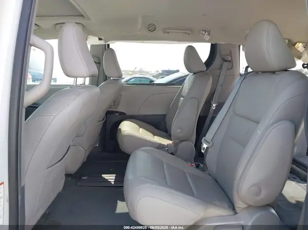 5TDYZ3DC3KS020483 2019 TOYOTA SIENNA - Image 8