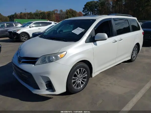 5TDYZ3DC3KS967491 2019 TOYOTA SIENNA - Image 2