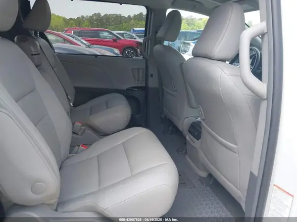 5TDYZ3DC3KS970200 2019 TOYOTA SIENNA - Image 8