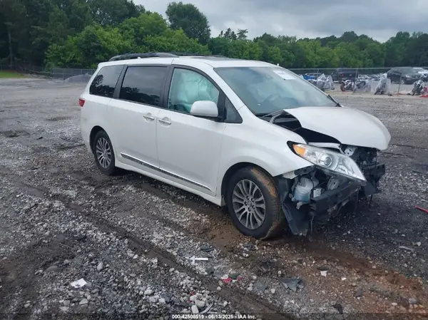 5TDYZ3DC3KS970276 2019 TOYOTA SIENNA - Image 1