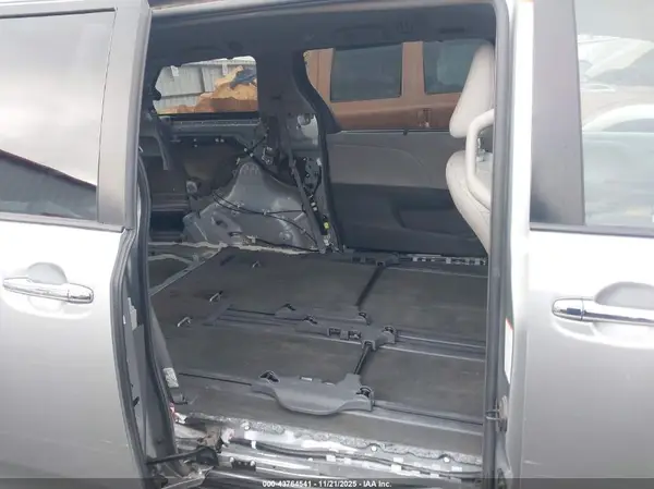 5TDYZ3DC3KS970830 2019 TOYOTA SIENNA - Image 8