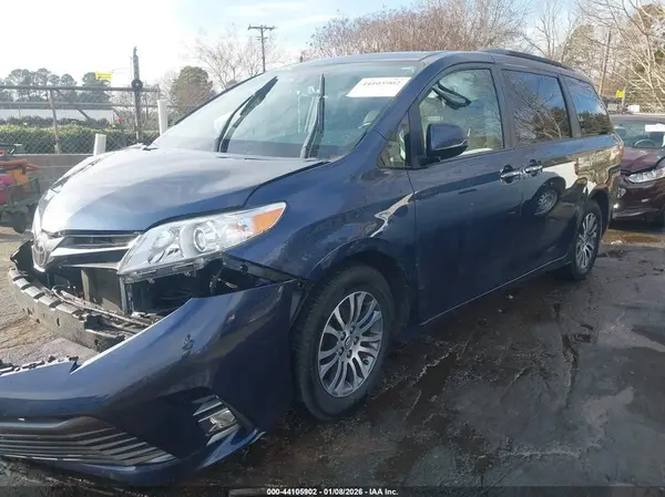 5TDYZ3DC3KS972125 2019 TOYOTA SIENNA - Image 2
