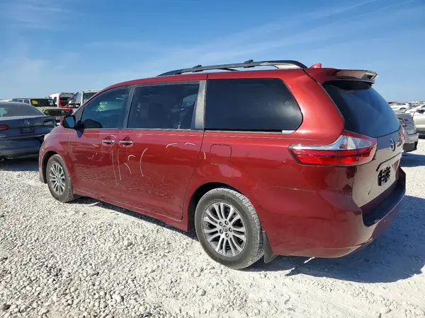 5TDYZ3DC3KS975719 2019 TOYOTA SIENNA - Image 2