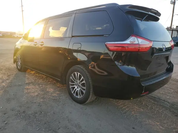 5TDYZ3DC3KS976644 2019 TOYOTA SIENNA - Image 2