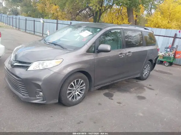 5TDYZ3DC3KS977423 2019 TOYOTA SIENNA - Image 2