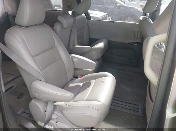 5TDYZ3DC3KS977423 2019 TOYOTA SIENNA - Image 8