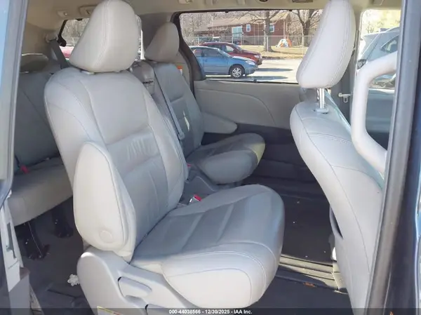 5TDYZ3DC3KS978197 2019 TOYOTA SIENNA - Image 8