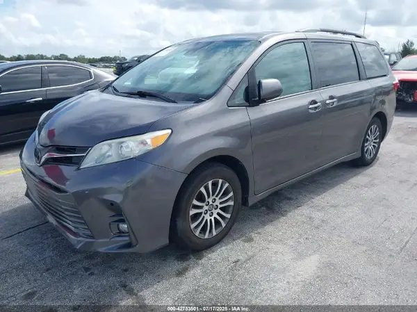 5TDYZ3DC3KS980743 2019 TOYOTA SIENNA - Image 2