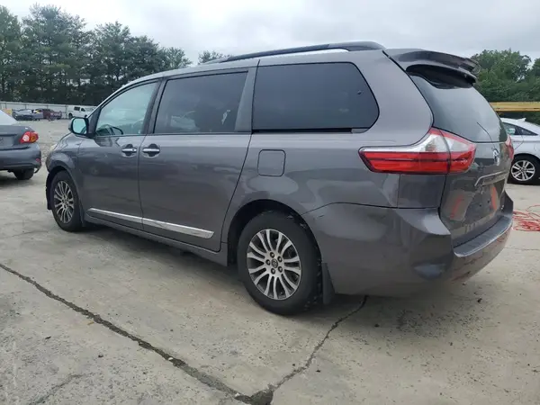 5TDYZ3DC3KS981701 2019 TOYOTA SIENNA - Image 2