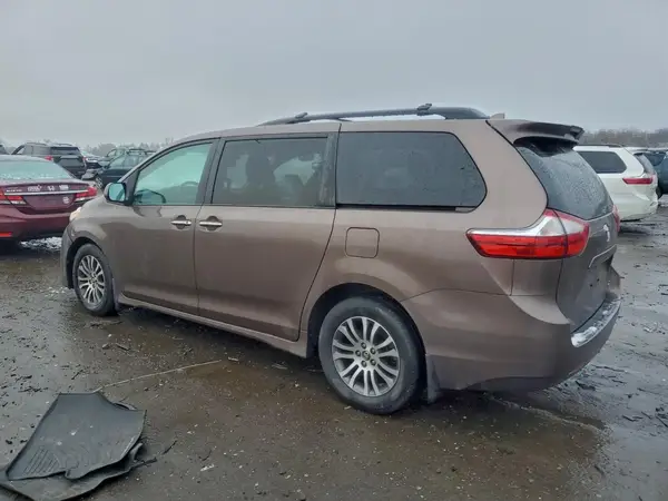 5TDYZ3DC3KS984629 2019 TOYOTA SIENNA - Image 2