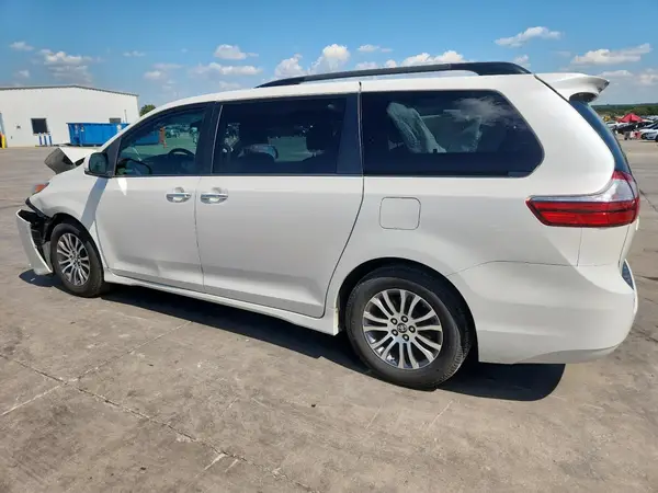 5TDYZ3DC3KS986929 2019 TOYOTA SIENNA - Image 2