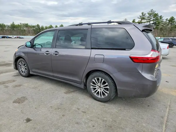 5TDYZ3DC3KS988776 2019 TOYOTA SIENNA - Image 2