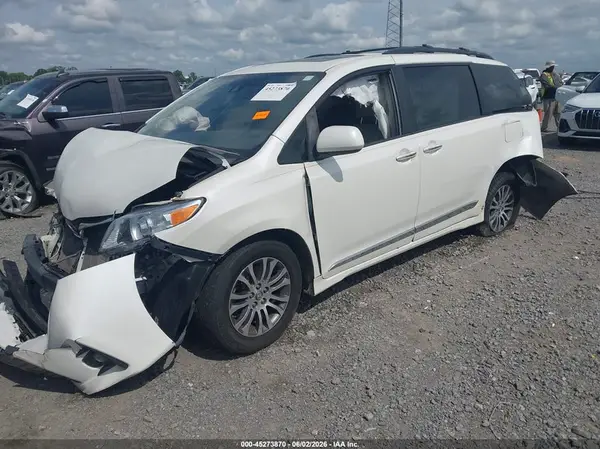 5TDYZ3DC3KS989393 2019 TOYOTA SIENNA - Image 2