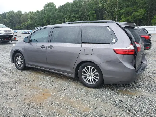 5TDYZ3DC3KS998305 2019 TOYOTA SIENNA - Image 2