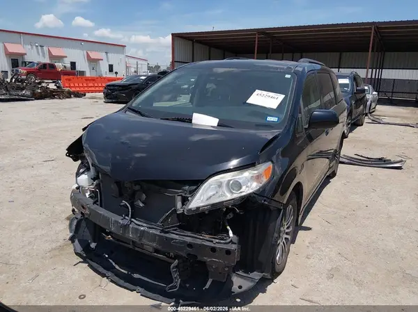 5TDYZ3DC3LS023157 2020 TOYOTA SIENNA - Image 2