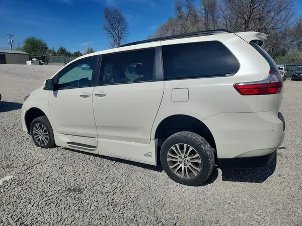 5TDYZ3DC3LS038211 2020 TOYOTA SIENNA - Image 2