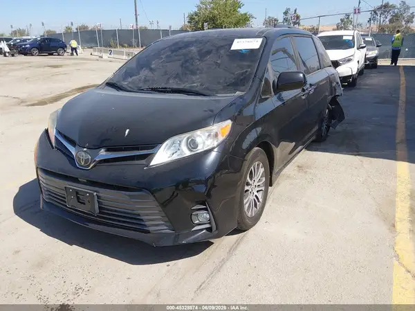 5TDYZ3DC3LS039245 2020 TOYOTA SIENNA - Image 2