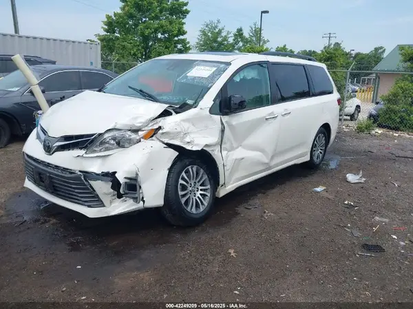 5TDYZ3DC3LS048818 2020 TOYOTA SIENNA - Image 2