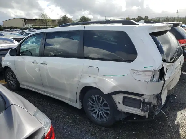 5TDYZ3DC3LS049824 2020 TOYOTA SIENNA - Image 2