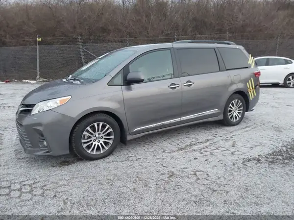 5TDYZ3DC3LS054814 2020 TOYOTA SIENNA - Image 2