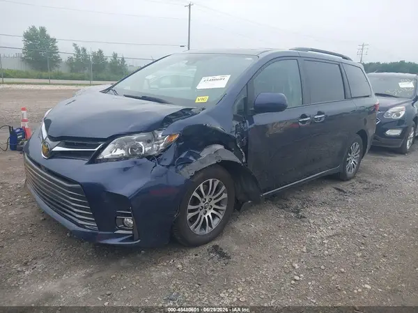 5TDYZ3DC3LS056515 2020 TOYOTA SIENNA - Image 2