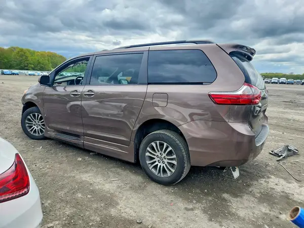 5TDYZ3DC3LS067174 2020 TOYOTA SIENNA - Image 2