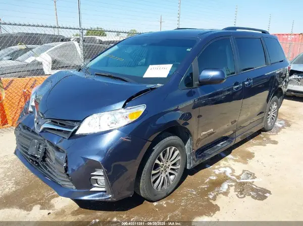 5TDYZ3DC3LS085836 2020 TOYOTA SIENNA - Image 2