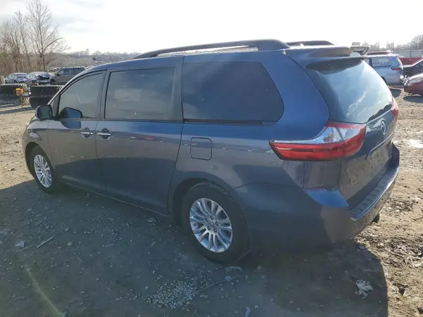 5TDYZ3DC4HS769348 2017 TOYOTA SIENNA - Image 2