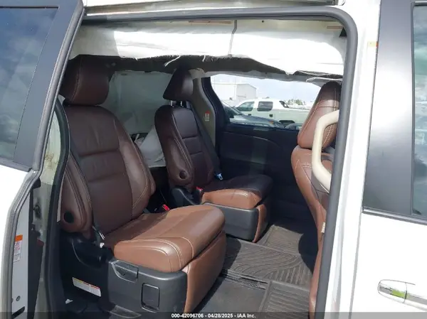 5TDYZ3DC4HS776316 2017 TOYOTA SIENNA - Image 8