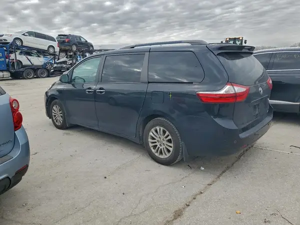 5TDYZ3DC4HS777871 2017 TOYOTA SIENNA - Image 2