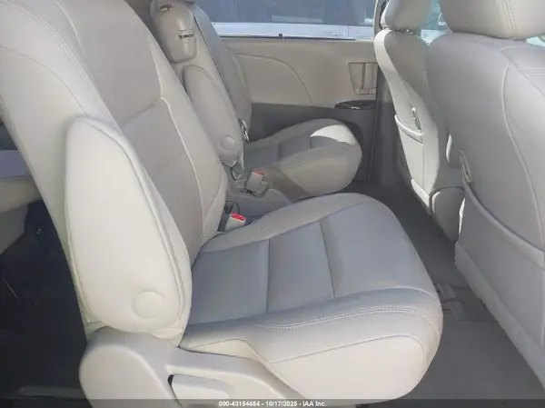 5TDYZ3DC4HS781421 2017 TOYOTA SIENNA - Image 8