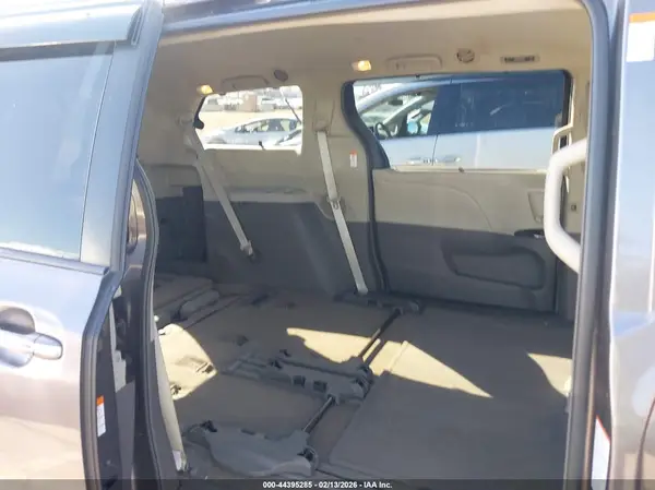 5TDYZ3DC4HS784965 2017 TOYOTA SIENNA - Image 8