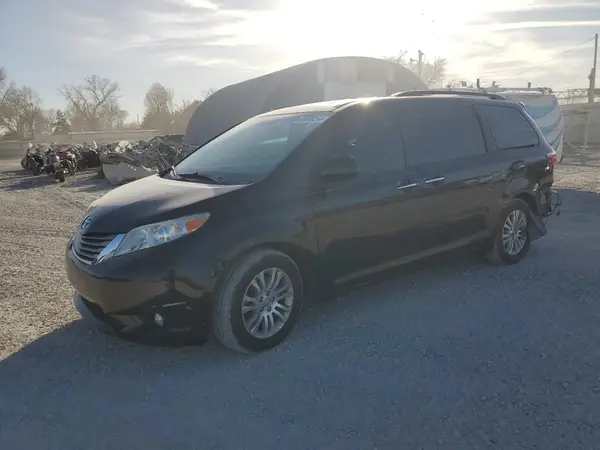 5TDYZ3DC4HS787879 2017 TOYOTA SIENNA - Image 1