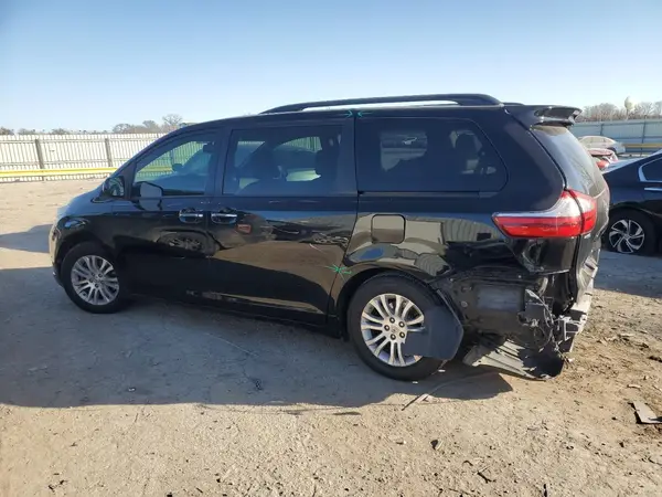 5TDYZ3DC4HS787879 2017 TOYOTA SIENNA - Image 2