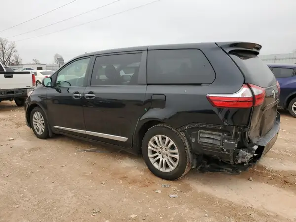 5TDYZ3DC4HS788675 2017 TOYOTA SIENNA - Image 2