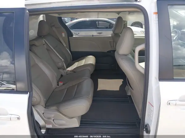 5TDYZ3DC4HS791902 2017 TOYOTA SIENNA - Image 8