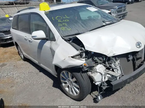 5TDYZ3DC4HS792287 2017 TOYOTA SIENNA - Image 1