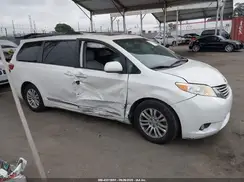 5TDYZ3DC4HS796887 2017 TOYOTA SIENNA