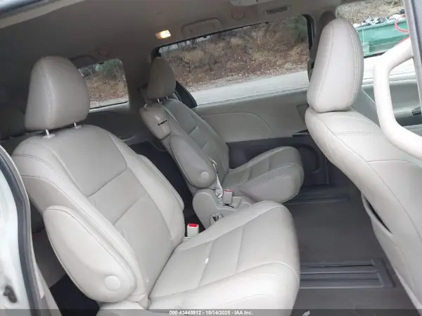 5TDYZ3DC4HS798039 2017 TOYOTA SIENNA - Image 8